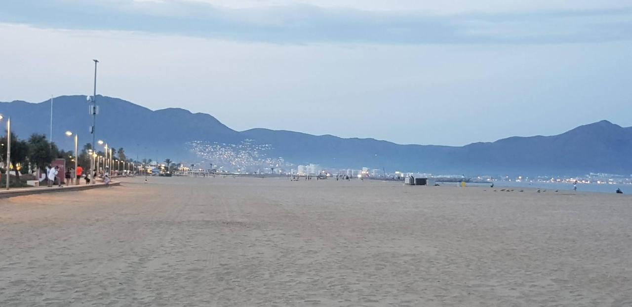 Appartement Sur Empuriabrava A 100 M De La Mer Екстер'єр фото
